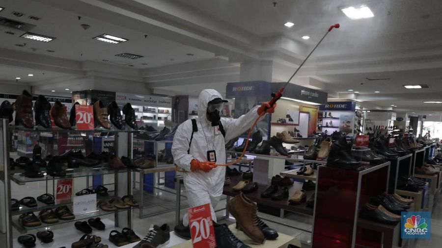 Penyemprotan disinfektan ini guna pencegahan penyebaran virus corona (Covid-19).