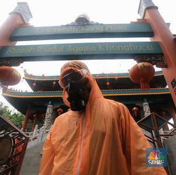 Cegah Covid-19, Rumah Ibadah di TMII Disemprot Disinfektan