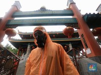 Cegah Covid-19, Rumah Ibadah di TMII Disemprot Disinfektan