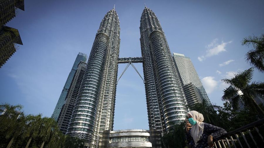 Malaysia putuskan untuk melakukan lockdown demi menghentikan penyebaran virus Corona. (AP/Vincent Thian)