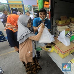 Warga Miskin Dapat Sembako & Uang Tunai, Ini Skemanya!