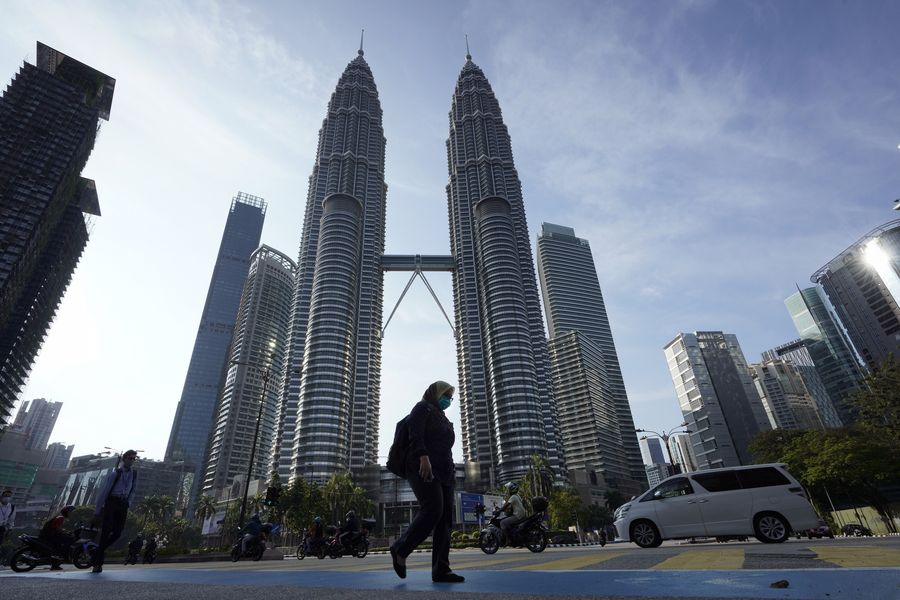 Malaysia putuskan untuk melakukan lockdown demi menghentikan penyebaran virus Corona. (AP/Vincent Thian)