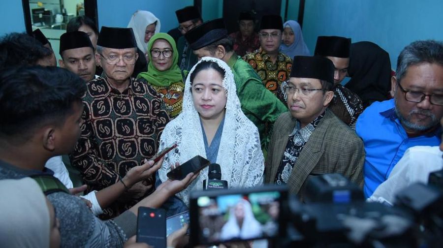 Diwarnai interupsi, terlontar usulan untuk memotong setengah gaji anggot DPR.
