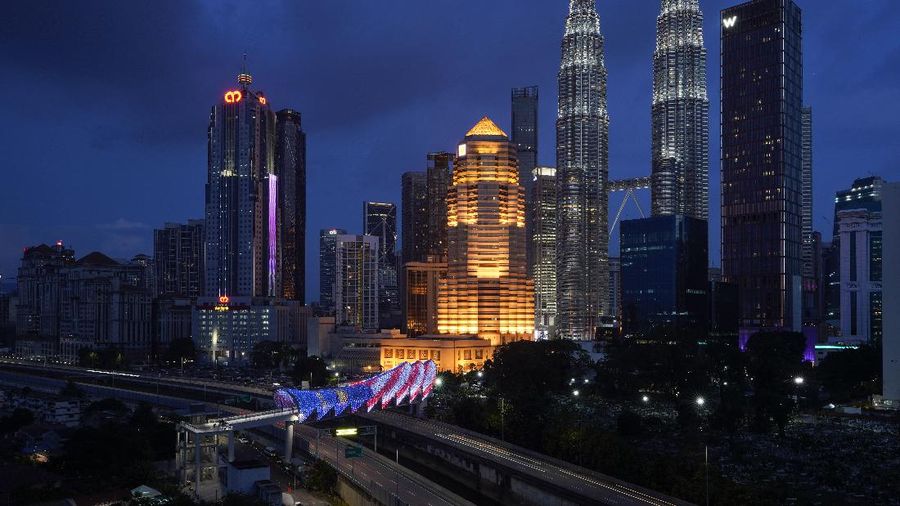 Malaysia putuskan untuk melakukan lockdown demi menghentikan penyebaran virus Corona. (AP/Vincent Thian)
