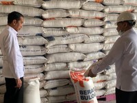 Jokowi Diam-Diam ke Gudang Bulog, Ngapain Ya?