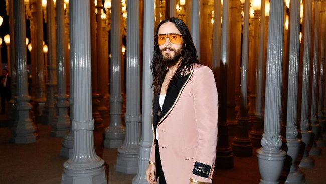 Galang Dana Tangani Corona, Jared Leto Jual Kaus Star Wars