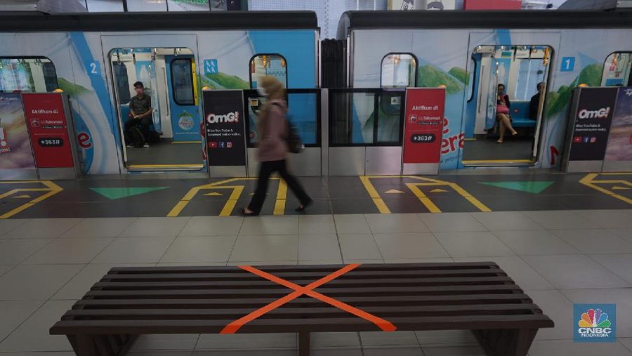 Demi menciptakan 'social distance' di dalam gerbong, jumlah penumpang dalam setiap rangkaian dibatasi.