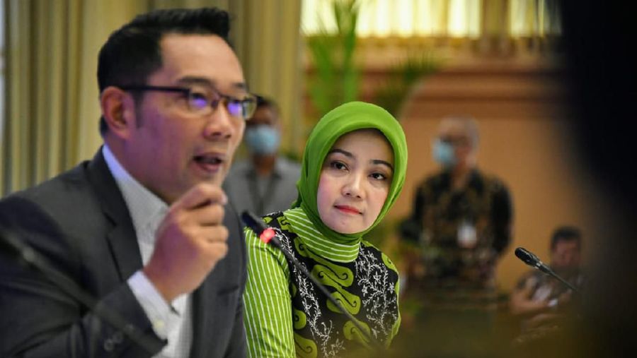 Gubernur Jawa Barat (Jabar) Ridwan Kamil menghadiri Rapat Koordinasi (Rakor) Dampak Ekonomi dan Penanganan COVID-19 di Jawa Barat di Bale Pasundan Kantor Perwakilan (KPw) Bank Indonesia (BI) Jabar, Kota Bandung, Kamis (19/3/20). (Foto: Yogi P/Humas Jabar)