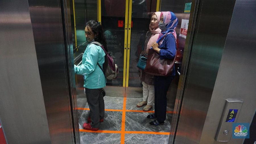 Demi menciptakan 'social distance' di dalam gerbong, jumlah penumpang dalam setiap rangkaian dibatasi.