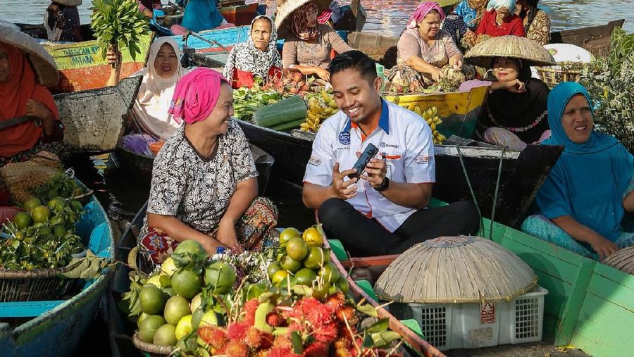 Salah satu upaya counter cyclical yang dilakukan perseroan adalah dengan terus menyalurkan kredit mikro BRI (yang terdiri dari KUR, Kupedes dan Briguna Mikro).