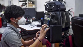 Robot di Spanyol Bisa Lakukan 80 Ribu Tes Corona Dalam Sehari