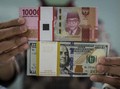 Rupiah Makin Melemah Dekati Rp16.200 per Dolar AS