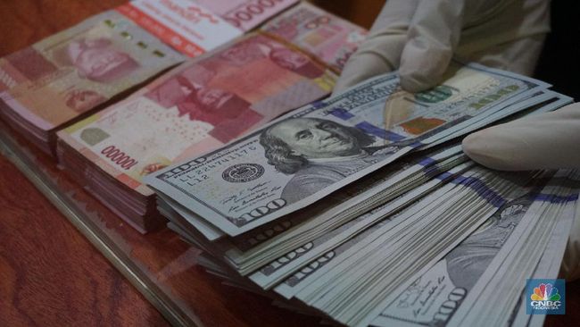 Top! Rupiah Melesat Nyaris 2%, Tembus ke bawah Rp 15.000/US$ - CNBC Indonesia