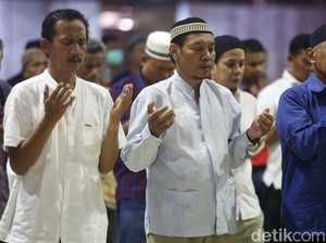 Doa Qunut Subuh Versi Panjang dan Pendek yang Diajarkan Rasulullah