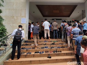 Apakah Tetap Membaca Doa Masuk Masjid Meski Iqamah Sudah Dimulai?