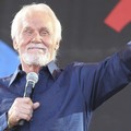 Penyanyi Country Legendaris Kenny Rogers Meninggal