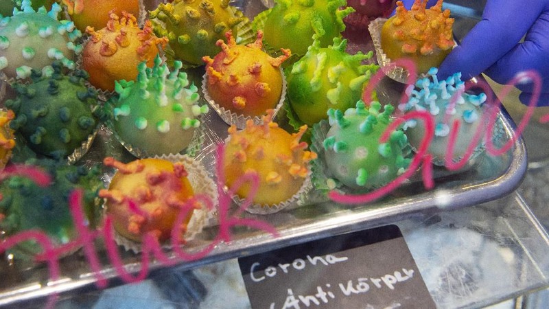 Torsten Roth menciptakan kue berbentuk virus Corona yang diberi nama kue 