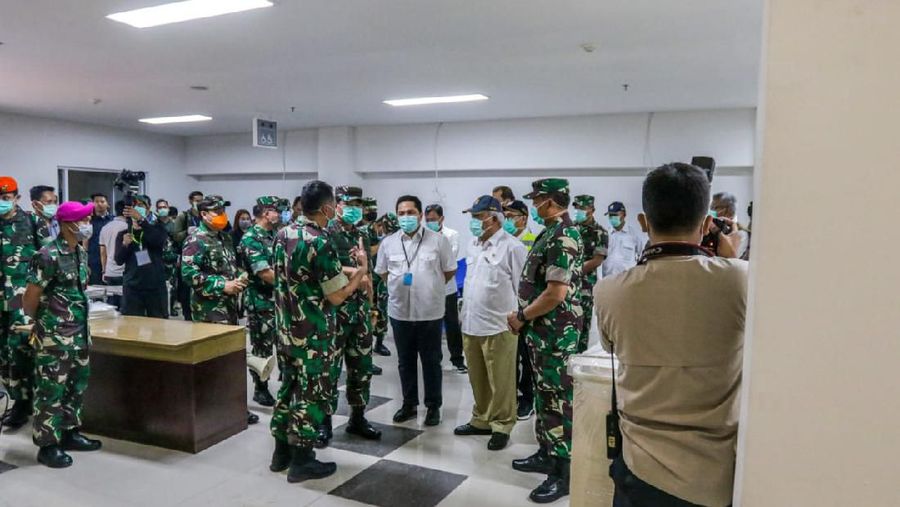 Menteri BUMN, Erick Thohir bersama dengan Panglima TNI, Menteri Kesehatan, Menteri PUPR dan Kepala BNPB hari ini memastikan bahwa RS Darurat Penanganan Covid-19 Wisma Atlet Kemayoran sudah bisa beroperasi esok hari, Senin 23/03. (Dok.BUMN)