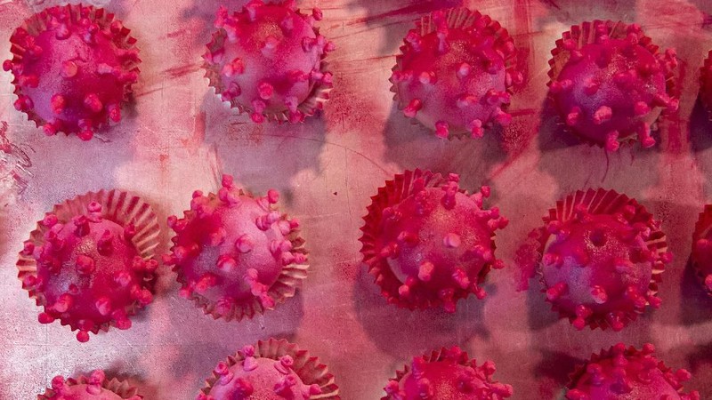 Torsten Roth menciptakan kue berbentuk virus Corona yang diberi nama kue 