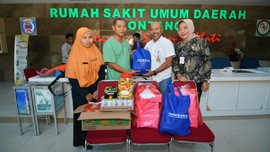 Pupuk Kaltim Bagikan APD dan Extra Fooding untuk Nakes