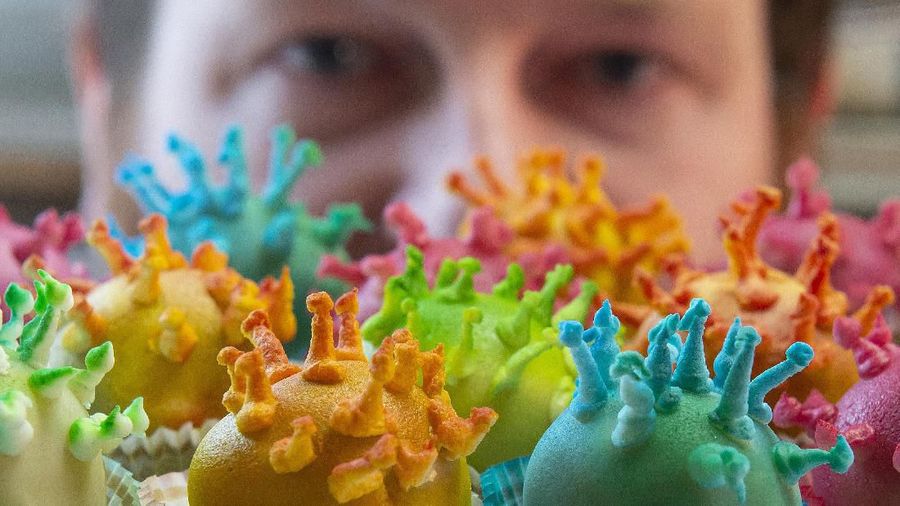 Torsten Roth menciptakan kue berbentuk virus Corona yang diberi nama kue 