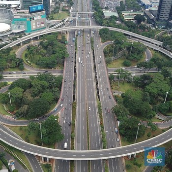 Anies Serukan Perkantoran Setop, Jalanan Jakarta Lengang!
