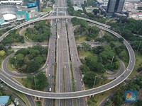 Anies Serukan Perkantoran Setop, Jalanan Jakarta Lengang!