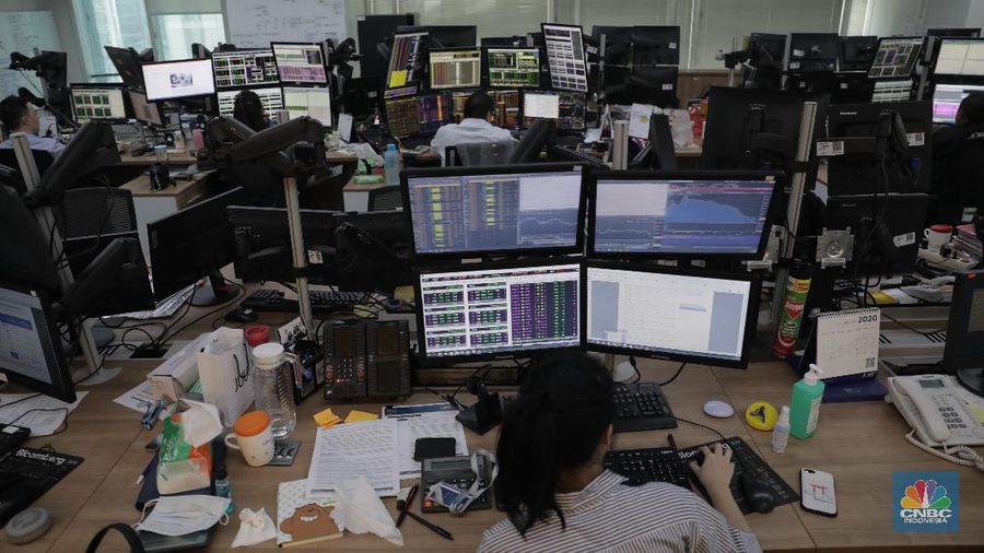 Ilustrasi Pialang Mandiri. (CNBC Indonesia/Tri Susilo)