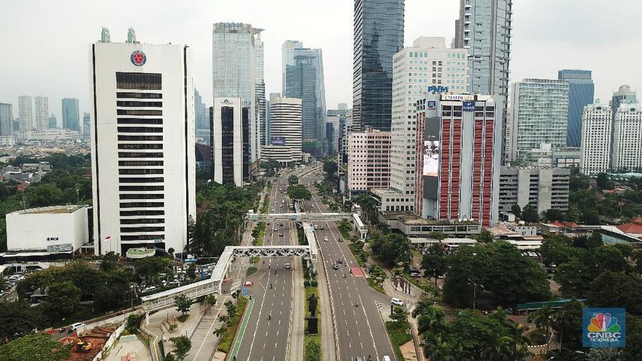 Melihat Jalanan Ibu Kota Lengang saat Pencegahan Virus Corona. (CNBC Indonesia/Andrean Kristianto)