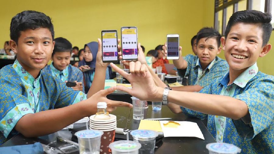 Zenius digunakan oleh para pelajar di Sajingan Besar, Kabupaten Sambas. (Dok. Zenius)