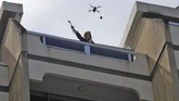 Di Libanon, hingga pertengahan pekan ini tercatat lebih dari 300 orang terinfeksi virus corona. Total populasi Libanon sendiri tercatat 6 juta penduduk. (Photo by JOSEPH EID / AFP)