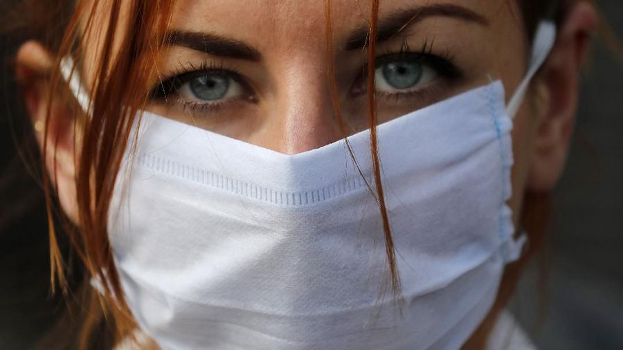 Masker Virus Outbreak Britain