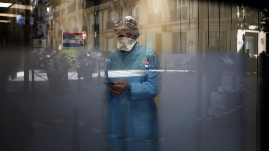 Petugas Medis Virus Outbreak France