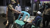 Kapolri Jenderal Idham Azis mengeluarkan Maklumat Kapolri Nomor Mak/2/III/2020 tertanggal 19 Maret 2020 yang menyatakan personel kepolisian akan meinndak tegas pihak yang masih membuat acara dan melibatkan banyak orang di tengah pandemi virus corona. (ANTARA FOTO/Muhammad Adimaja)