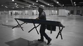 Kementerian Guatemala membangun rumah sakit darurat virus corona di Kawasan Industri di Guatemala City. (Johan ORDONEZ / AFP)