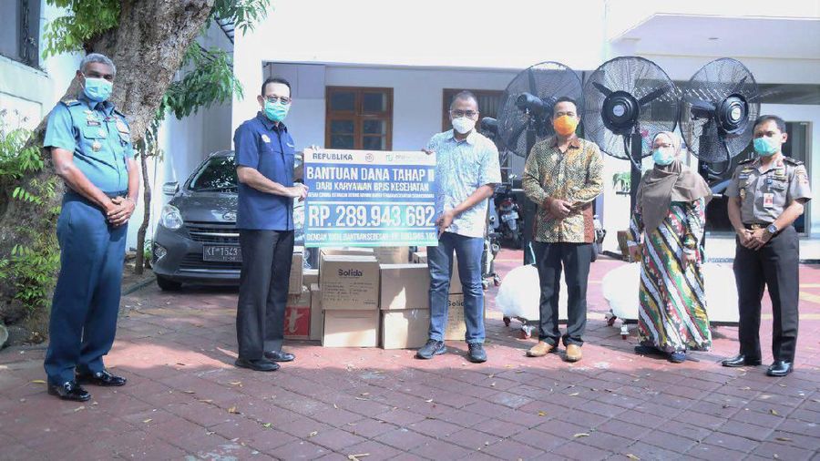 Bantuan tersebut merupakan hasil dari aksi penggalangan dana melalui Gerakan Gotong Royong Bantu Tenaga Kesehatan Cegah Corona (GEBAH CORONA)