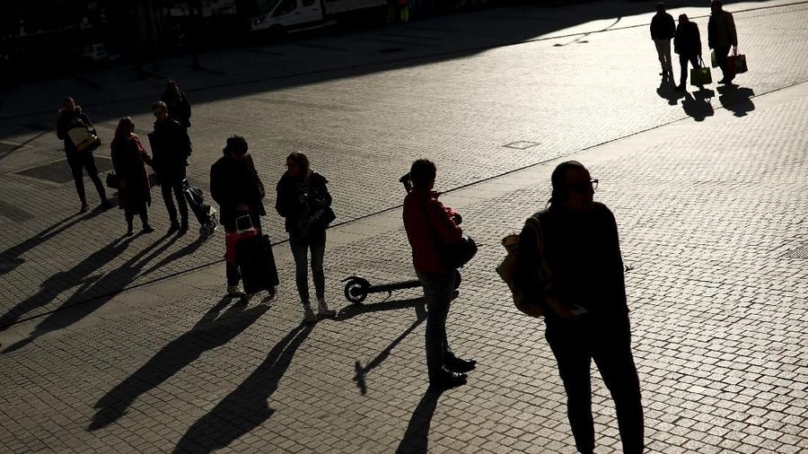 People line up to enter in a supermarket to buy supplies in Brussels, Wednesday, March 18, 2020. Belgium has ordered further lockdown measures starting Wednesday, following in the steps of European neighbours Italy, Spain and France. For most people, the new coronavirus causes only mild or moderate symptoms, such as fever and cough. For some, especially older adults and people with existing health problems, it can cause more severe illness, including pneumonia. (AP Photo/Francisco Seco)