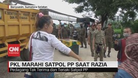 VIDEO: PKL Marahi Satpol PP Saat Razia