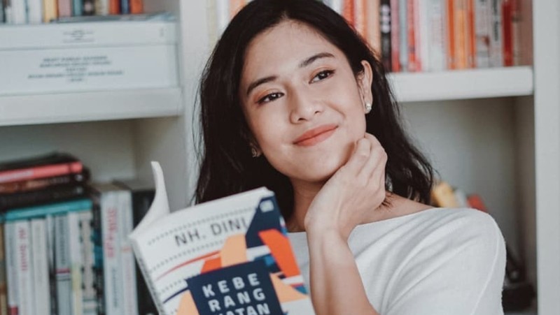 Sejumlah artis ikut mengampanyekan gerakan #dirumahaja yang sedang tren di media sosial.