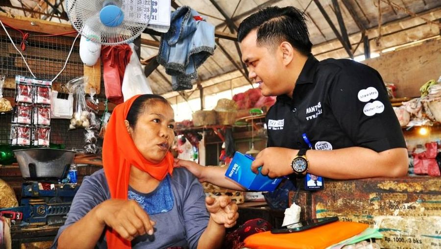 Presiden RI Joko Widodo dalam keterangan pers hari Selasa (24/03) menyampaikan bahwa Otoritas Jasa Keuangan (OJK) memberikan kelonggaran / relaksasi kredit usaha Usaha Mikro dan Kecil dibawah Rp 10 Miliar debitur perbankan berupa penundaan sampai dengan 1 (satu) tahun dan penurunan bunga. (OJK)