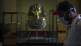 Larangan tersebut dilakukan lantaran banyak kasus infeksi virus corona di Afrika berasal dari luar negeri (imported case). (AP Photo/Hamada Elrasam)
