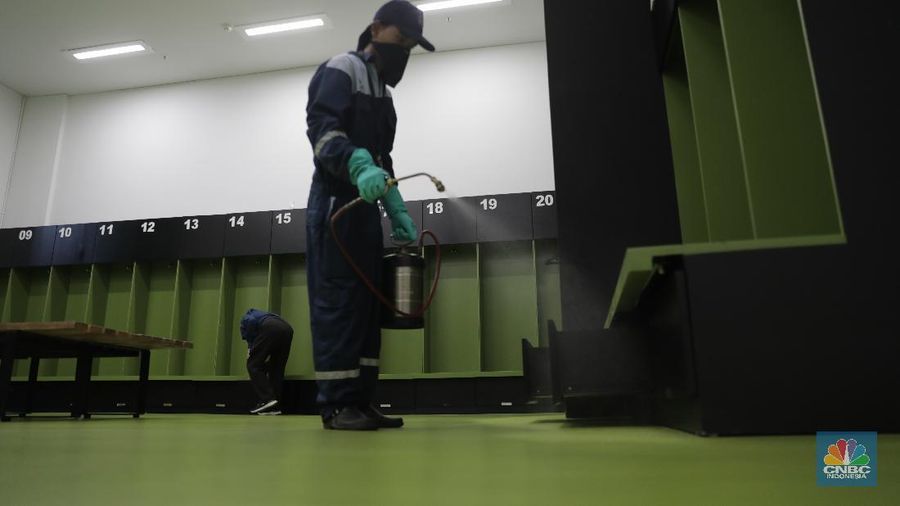 Penyemprotan disinfektan dilakukan agar mencegah penularan virus corona di area SUGBK.