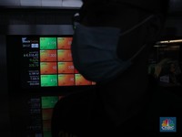 Harga Saham Meroket, Bursa Gembok Emiten CFC, HELI & SOTS