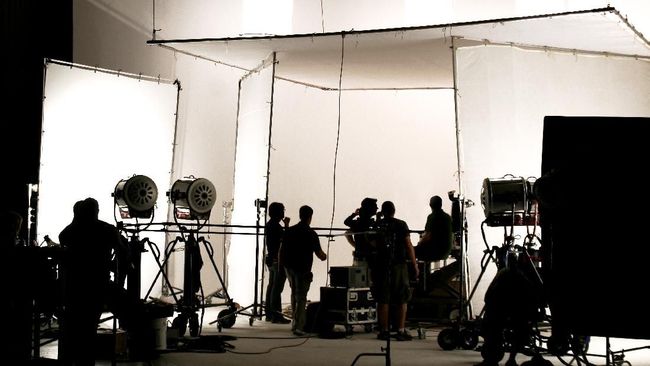 Corona, Industri Film Inggris Beri Bantuan bagi Pekerja Lepas