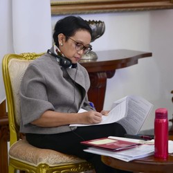 Menlu Retno: Ada 1600 Kasus WNI Terkait Corona di Luar Negeri