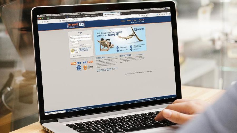 BRI Mobile, PT. Bank Rakyat Indonesia (Persero) Tbk mencatat kenaikan transaksi e-channel dan e-banking yang signifikan akibat efek dari penyebaran virus Corona di Indonesia. Pada akhir Maret 2020, transaksi internet banking BRI diproyeksikan meningkat hingga 38% dibandingkan bulan Februari 2020. (Dok BRI)