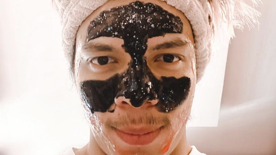 Sejumlah artis ikut mengampanyekan gerakan #dirumahaja yang sedang tren di media sosial.