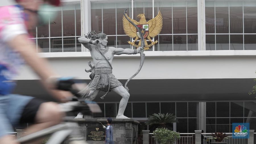 Penyemprotan disinfektan dilakukan agar mencegah penularan virus corona di area SUGBK.