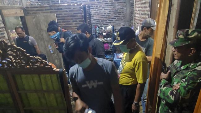 4 Terduga Teroris Ditangkap di Jawa Tengah Anggota JAD