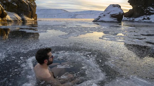 Blue Lagoon Ramai Turis, Silakan Coba Mandi Es di Islandia